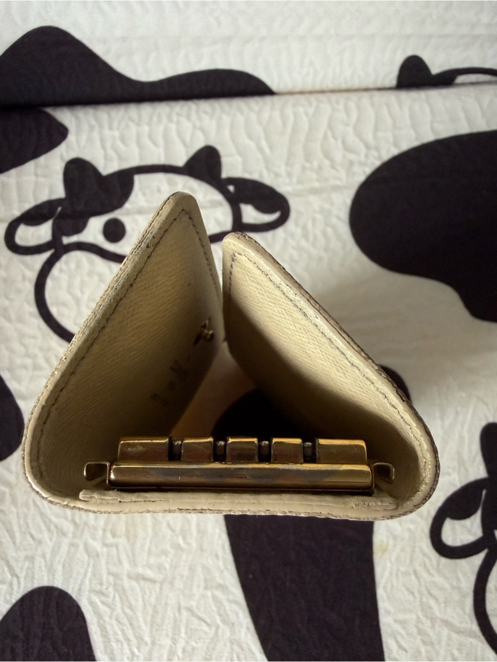 Authentic LV Damier Checkered Beige 4 Key/Trifold Case great shape. No Peeling. - Picture 3 of 13